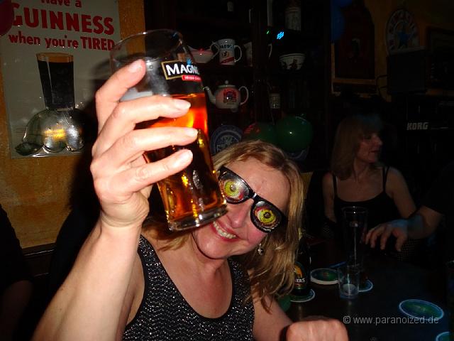 2014 10Paran 006.jpg - Prost die Tassen... when you're TIRED